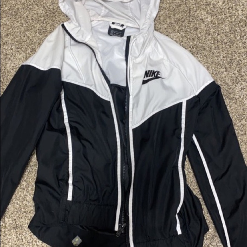 Nike windbreaker xs